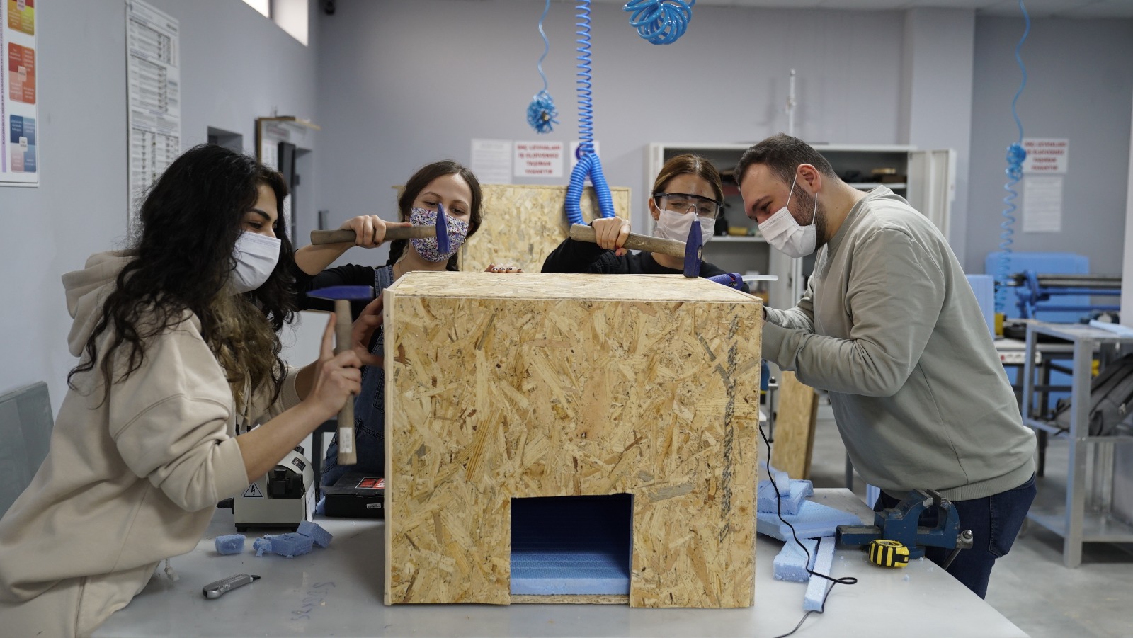 PATİ Topluluğumuzdan Sokak Hayvanlarına Kulübe